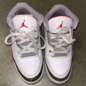 Kids Jordan 3 Retro ‘Cardinal Red' size 13C
